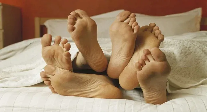 Funny Joke ‣ Six Feet in Bed