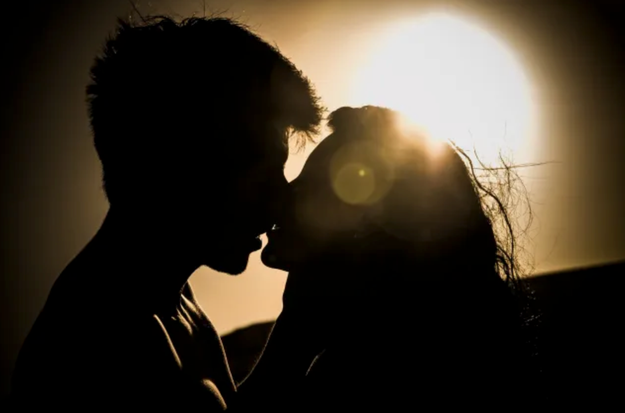 6 Ways To Kiss A Man And Make Him Obsessed With You