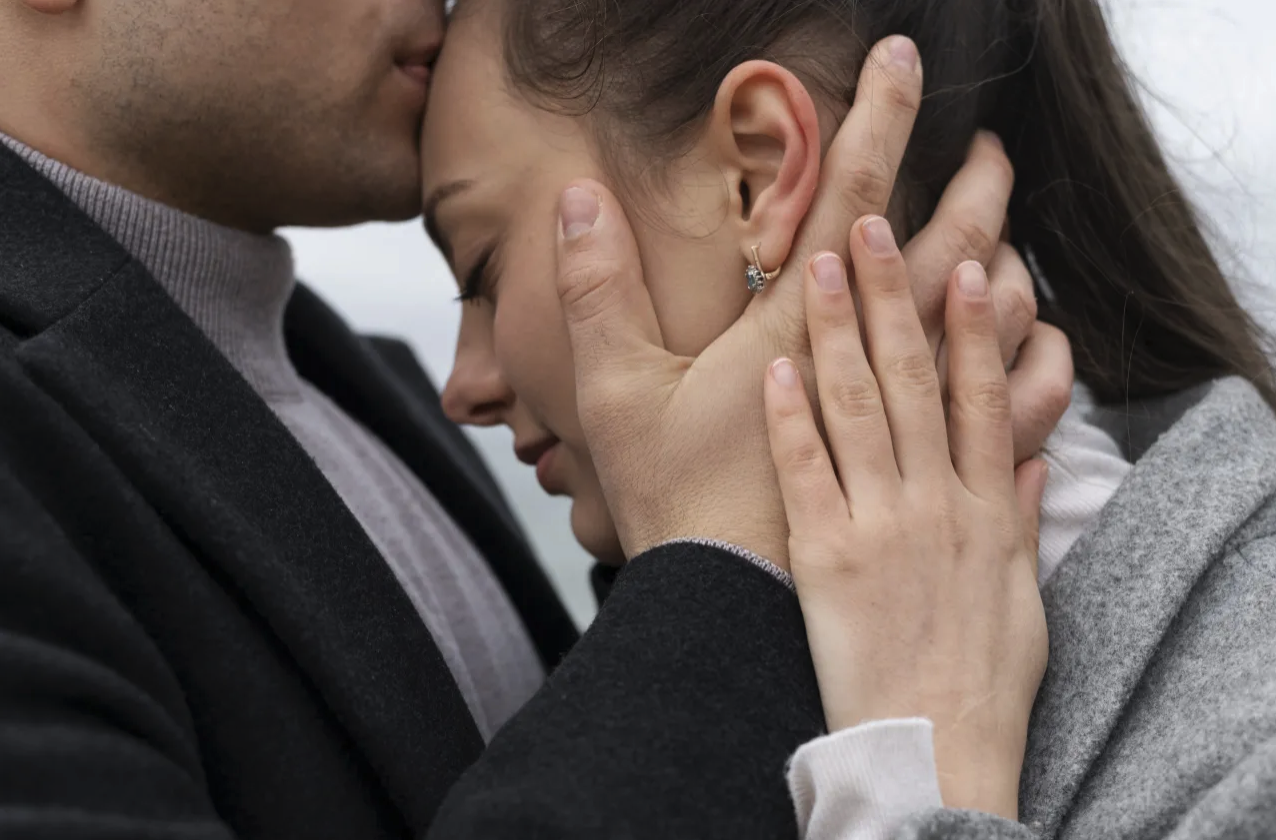 5 things men do when they have strong romantic feelings for you