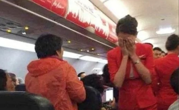 Young girl gets saved on the plane by the flight attendant