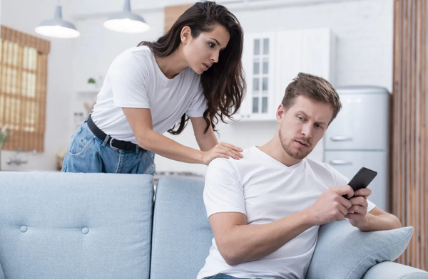 Why women should never frequently check their husband’s phone