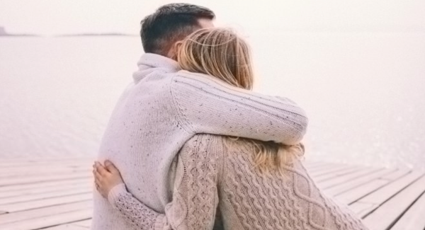When a Guy Hugs You With Both Arms, Here’s What He Wants You To Know